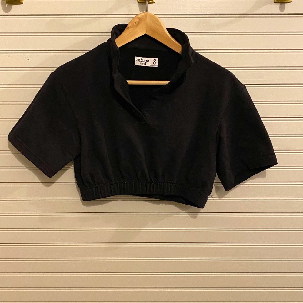 Refuge Athletics Size S Black Crop Top